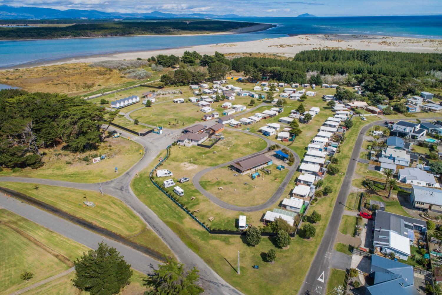Foxton Beach Holiday Park Exteriör bild